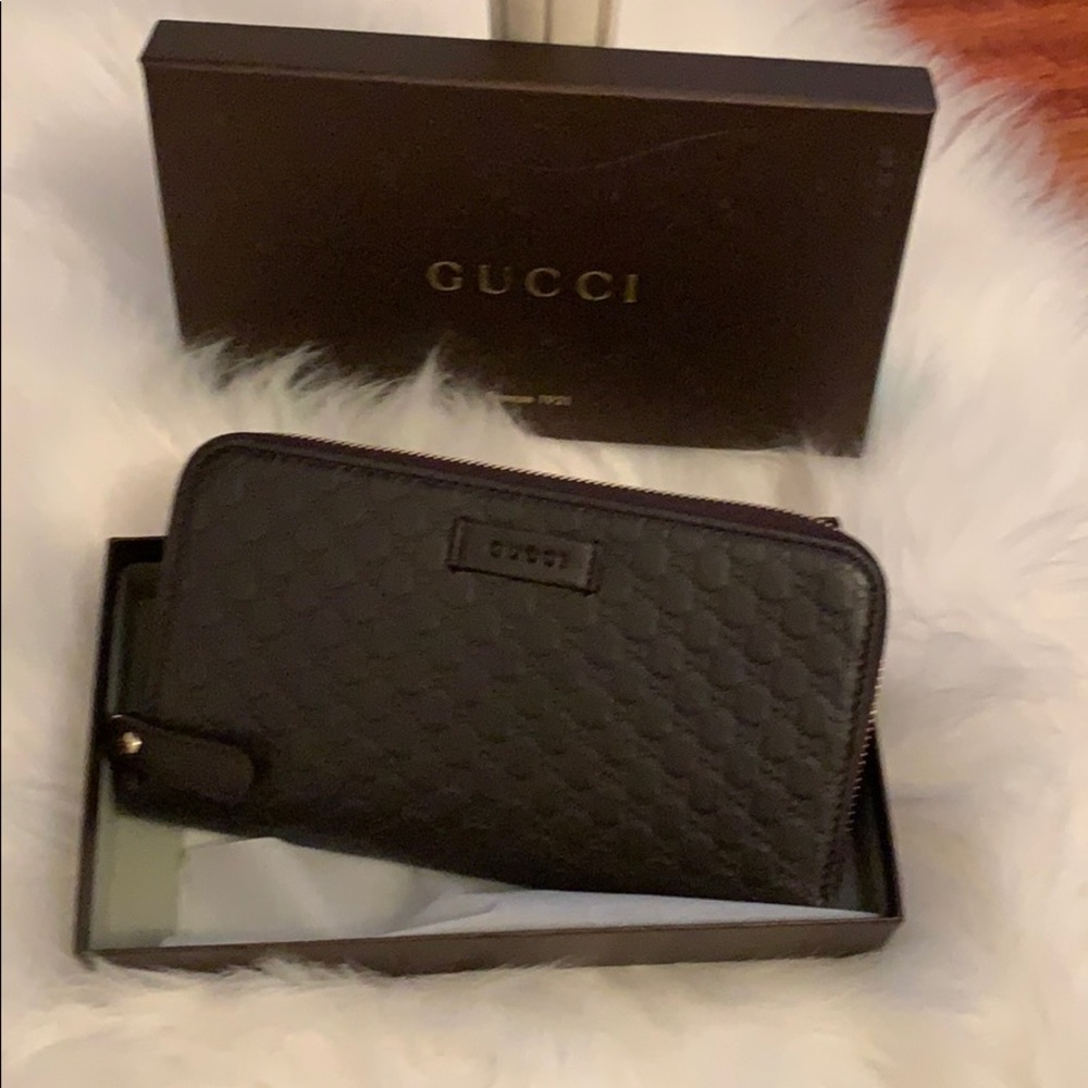 Gucci wallet. Brand New. Never used.